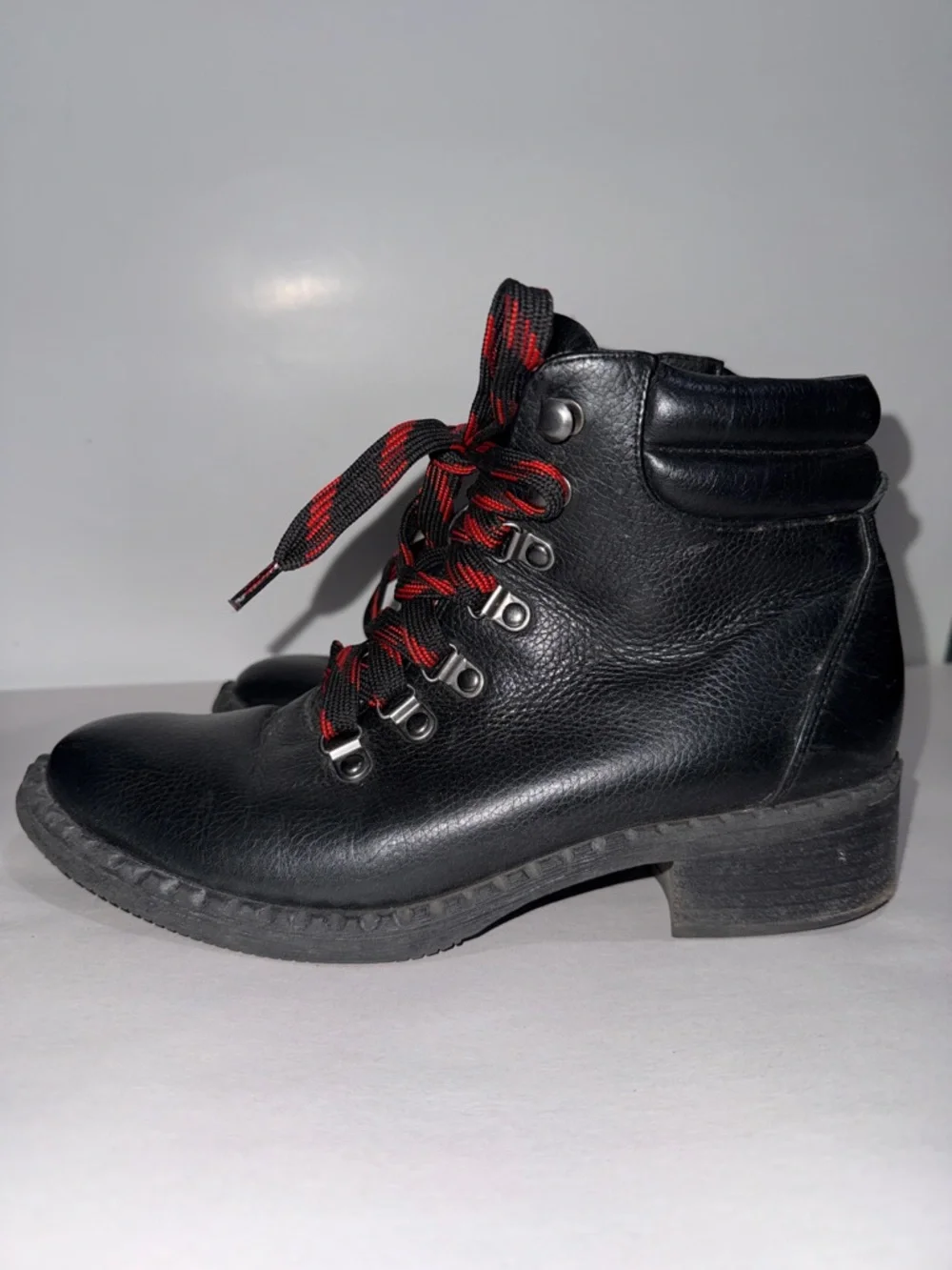 Gentle souls by Kenneth Cole Brooklyn lace up boot size 8